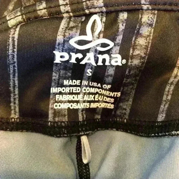 🌈 6/$60, Prana, Grey/Black, 3/4 Capri, Size Small - Picture 5 of 7